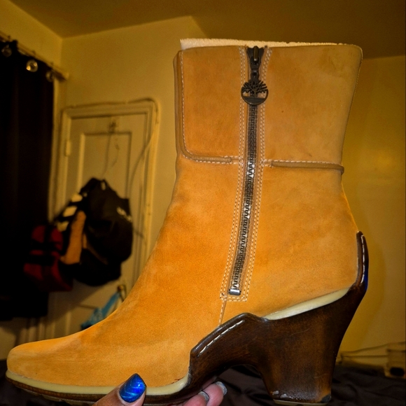 Wedge heeled boots - Picture 2 of 5